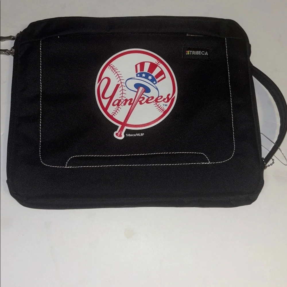 TRIBECA BLACK PADDED IPAD CARRIER YANKEES DESIGN FITS A 10”X 7” WITH POCKETS